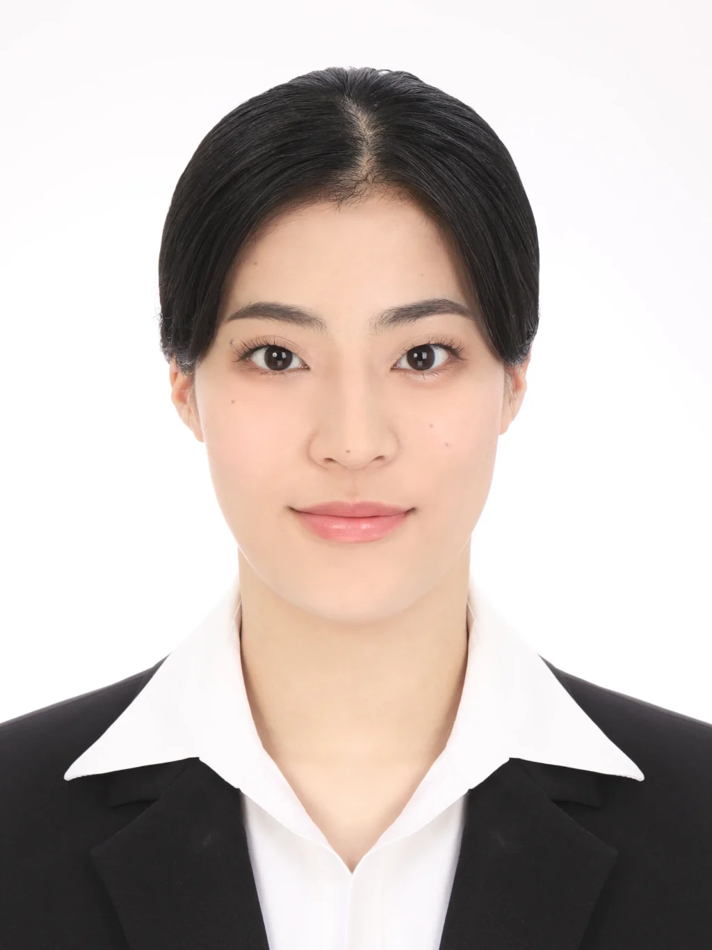 女子就活生のプロがヘアメイクして、撮影指導をした証明写真のアフター