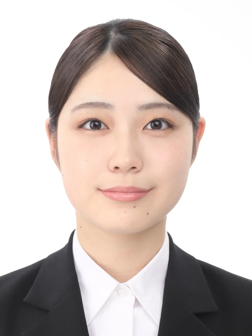 女子就活生のプロがヘアメイクして、撮影指導をした証明写真のアフター