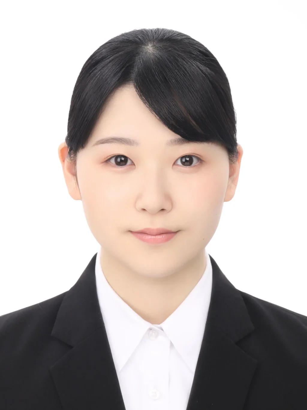 女子就活生のプロがヘアメイクして、撮影指導をした証明写真のアフター