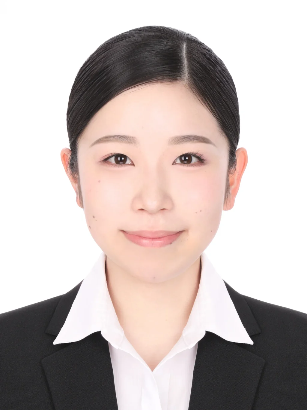 女子就活生のプロがヘアメイクして、撮影指導をした証明写真のアフター