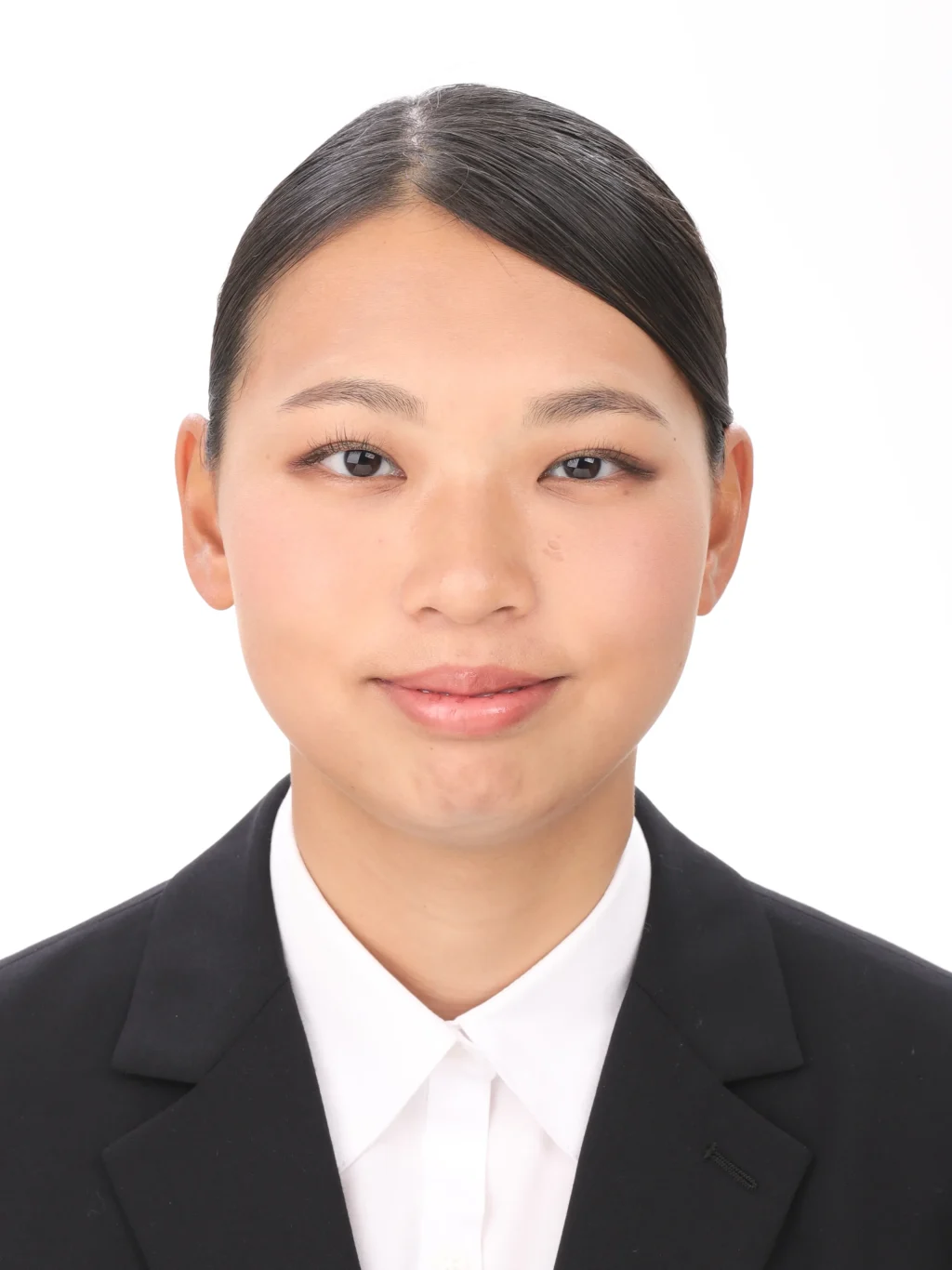 女子就活生の証明写真のビフォー