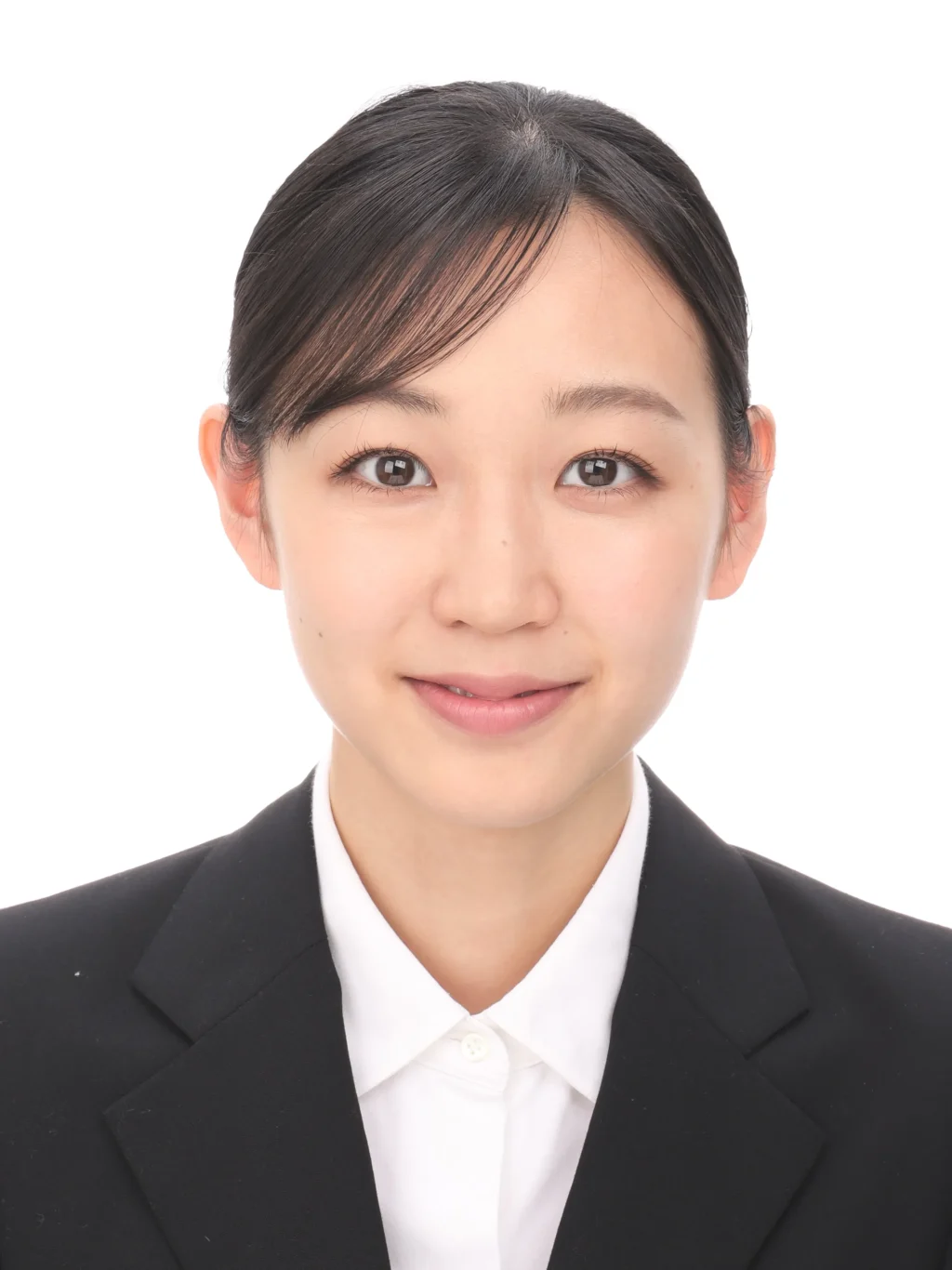 女子就活生の証明写真のビフォー