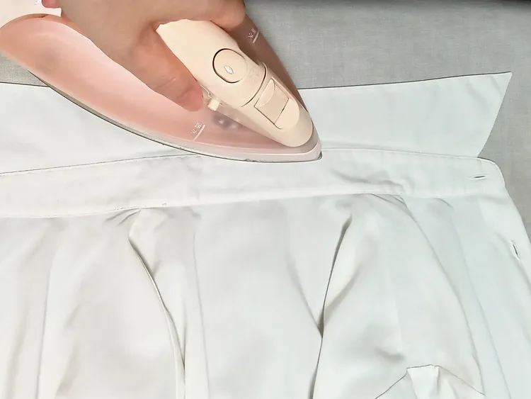 1分で分かる！就活写真における「襟元」の正解｜襟はスーツから出す？4