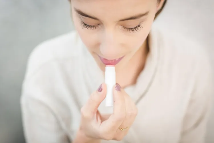 転職の証明写真で写りをよくする「リップ」の選び方やコツを解説8