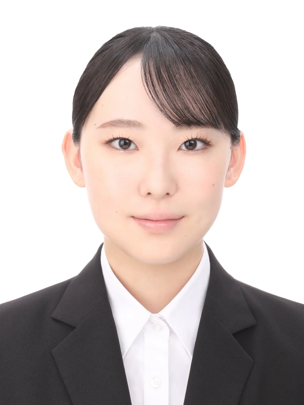 女子就活生のプロがヘアメイクして、撮影指導をした証明写真のアフター