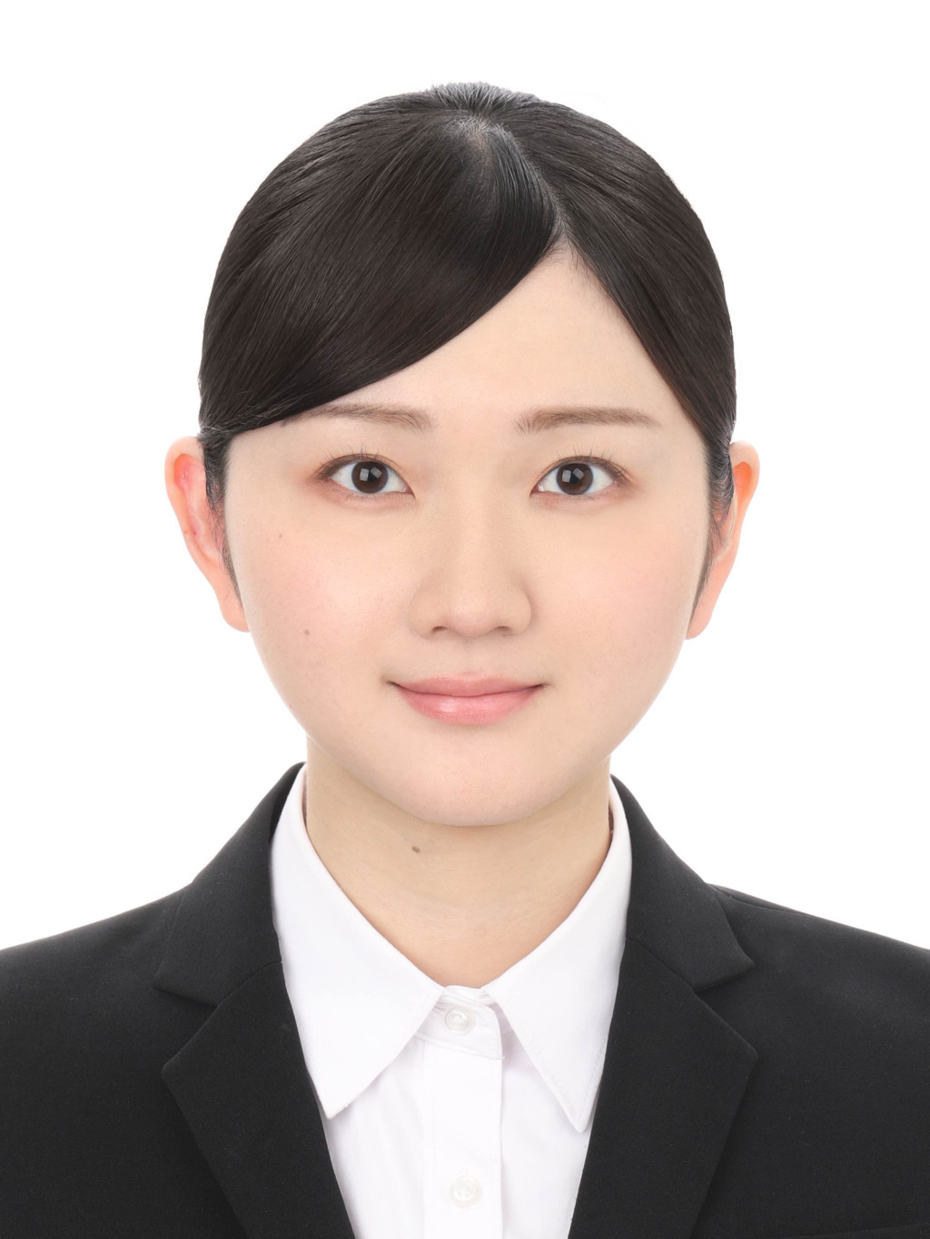 女子就活生のプロがヘアメイクして、撮影指導をした証明写真のアフター