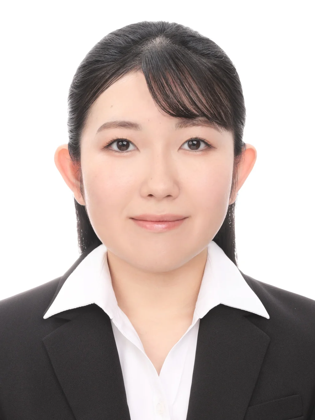 女子就活生のプロがヘアメイクして、撮影指導をした証明写真のアフター