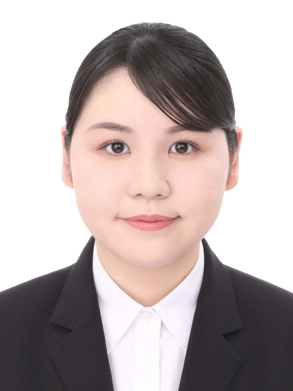 女子就活生のプロがヘアメイクして、撮影指導をした証明写真のアフター