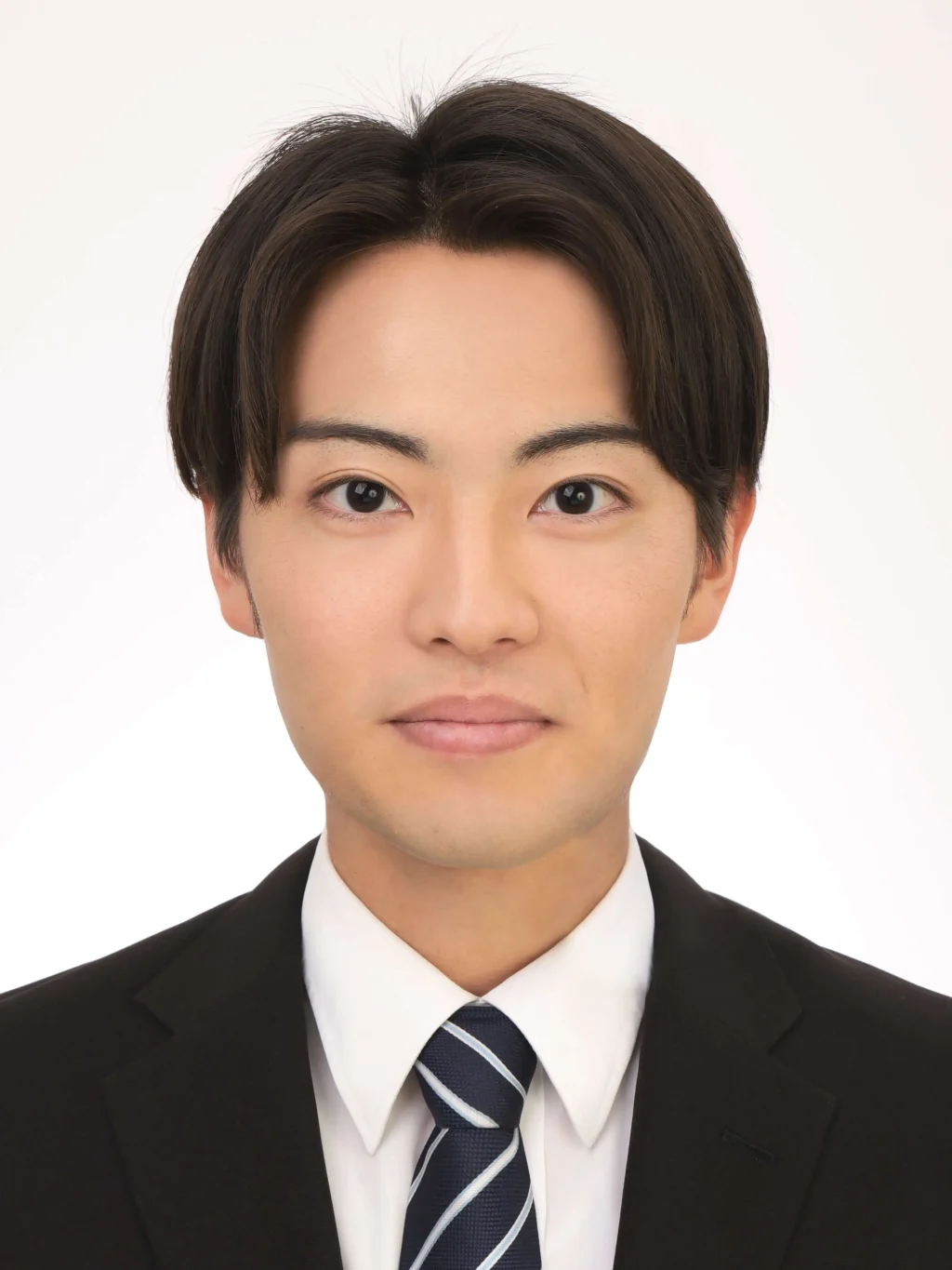 女子就活生のプロがヘアメイクして、撮影指導をした証明写真のアフター