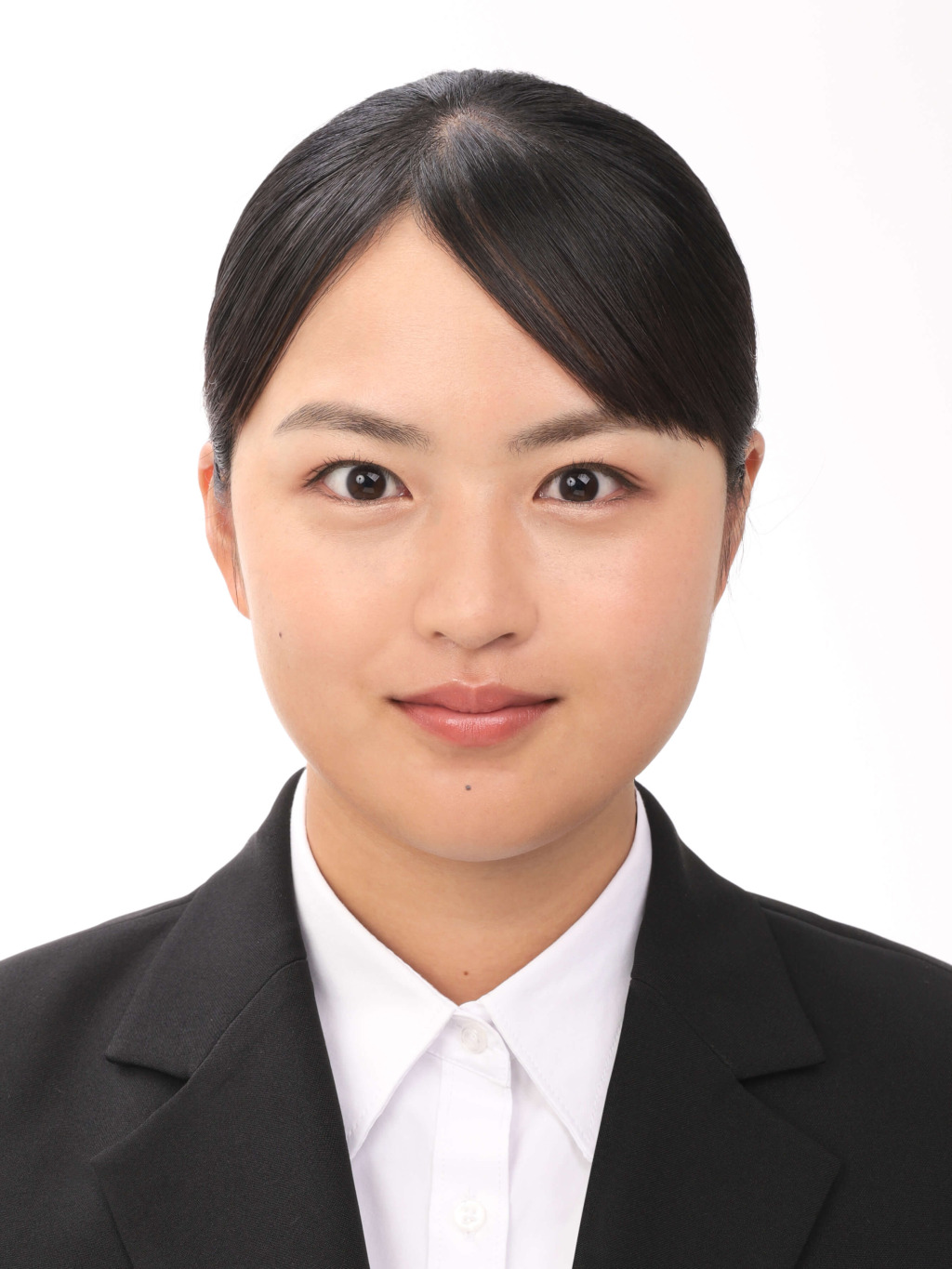 女子就活生のプロがヘアメイクして、撮影指導をした証明写真のアフター