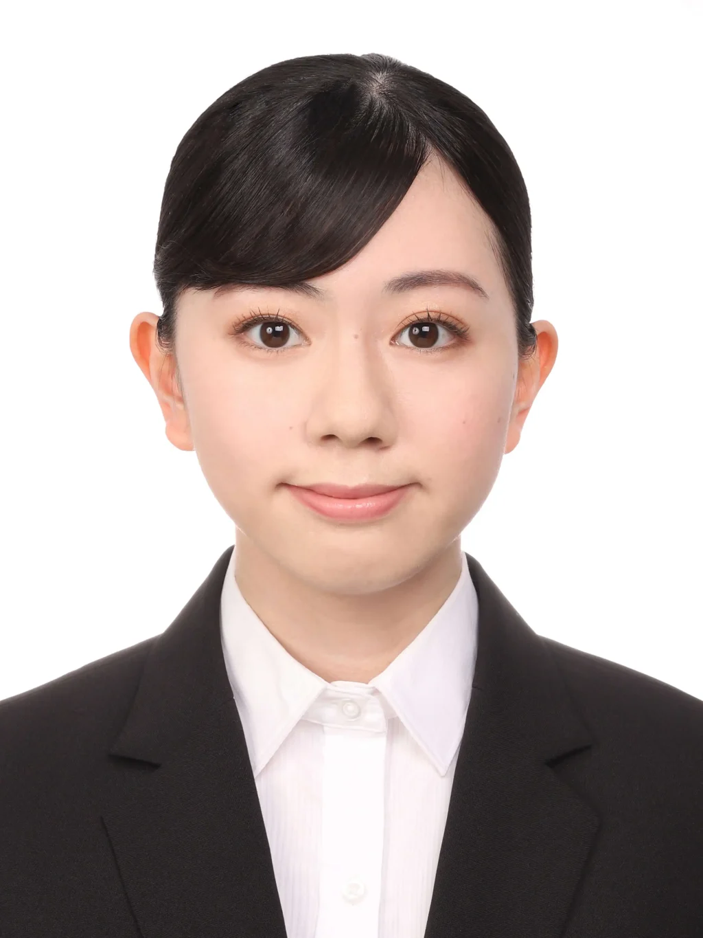 女子就活生のプロがヘアメイクして、撮影指導をした証明写真のアフター