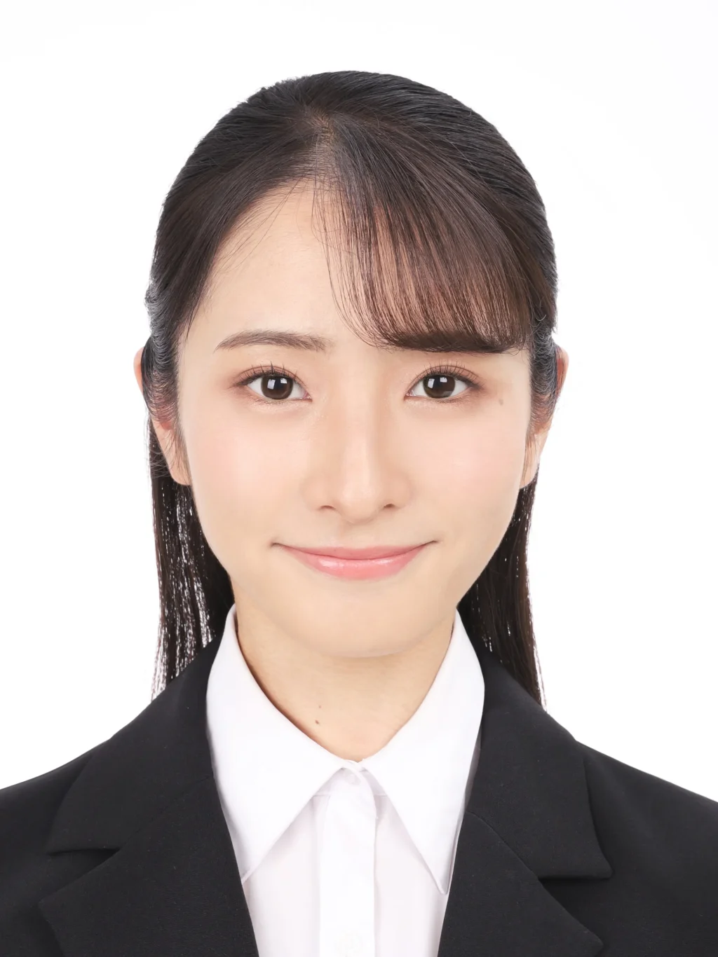 女子就活生のプロがヘアメイクして、撮影指導をした証明写真のアフター