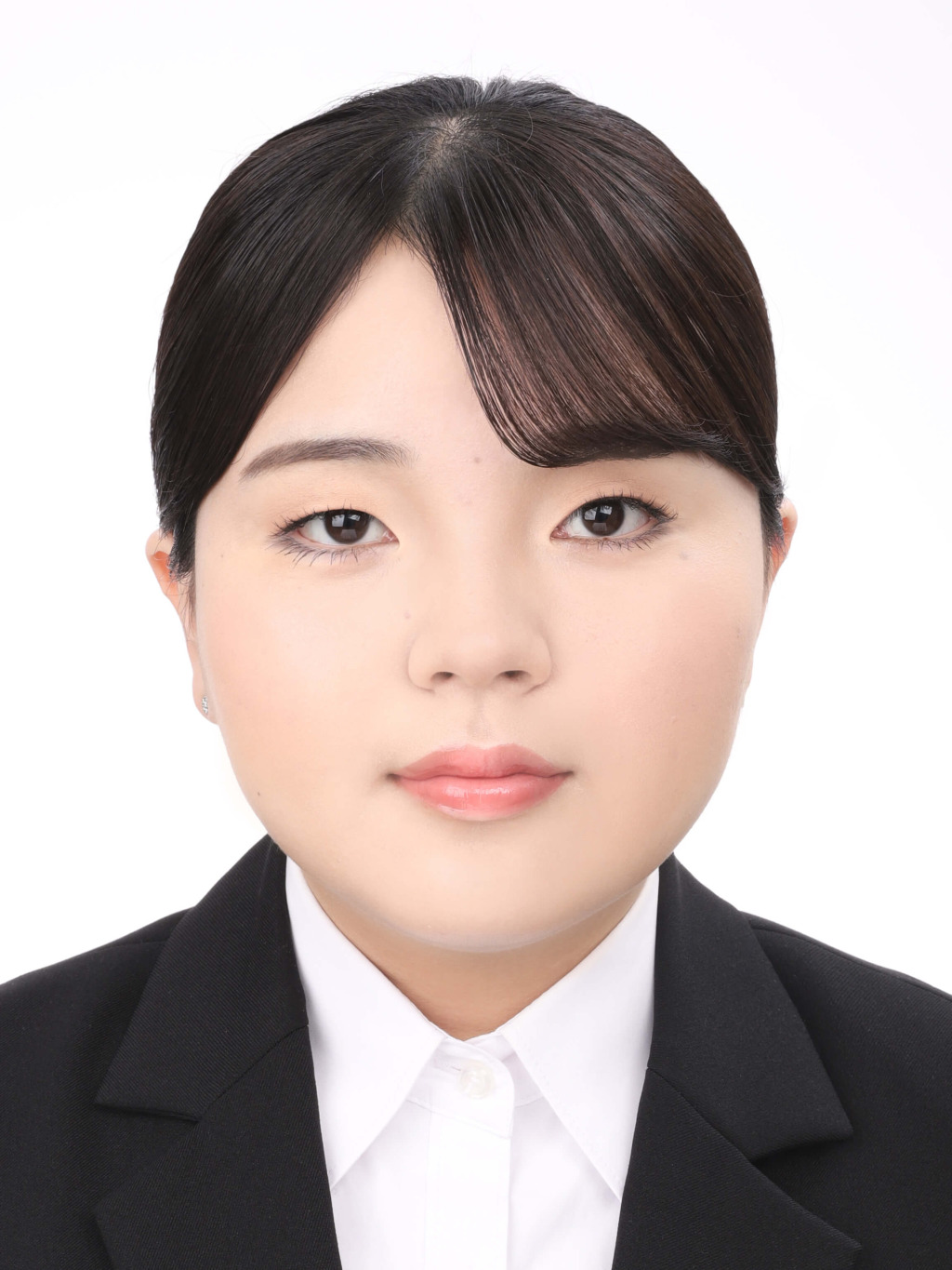 女子就活生のプロがヘアメイクして、撮影指導をした証明写真のアフター