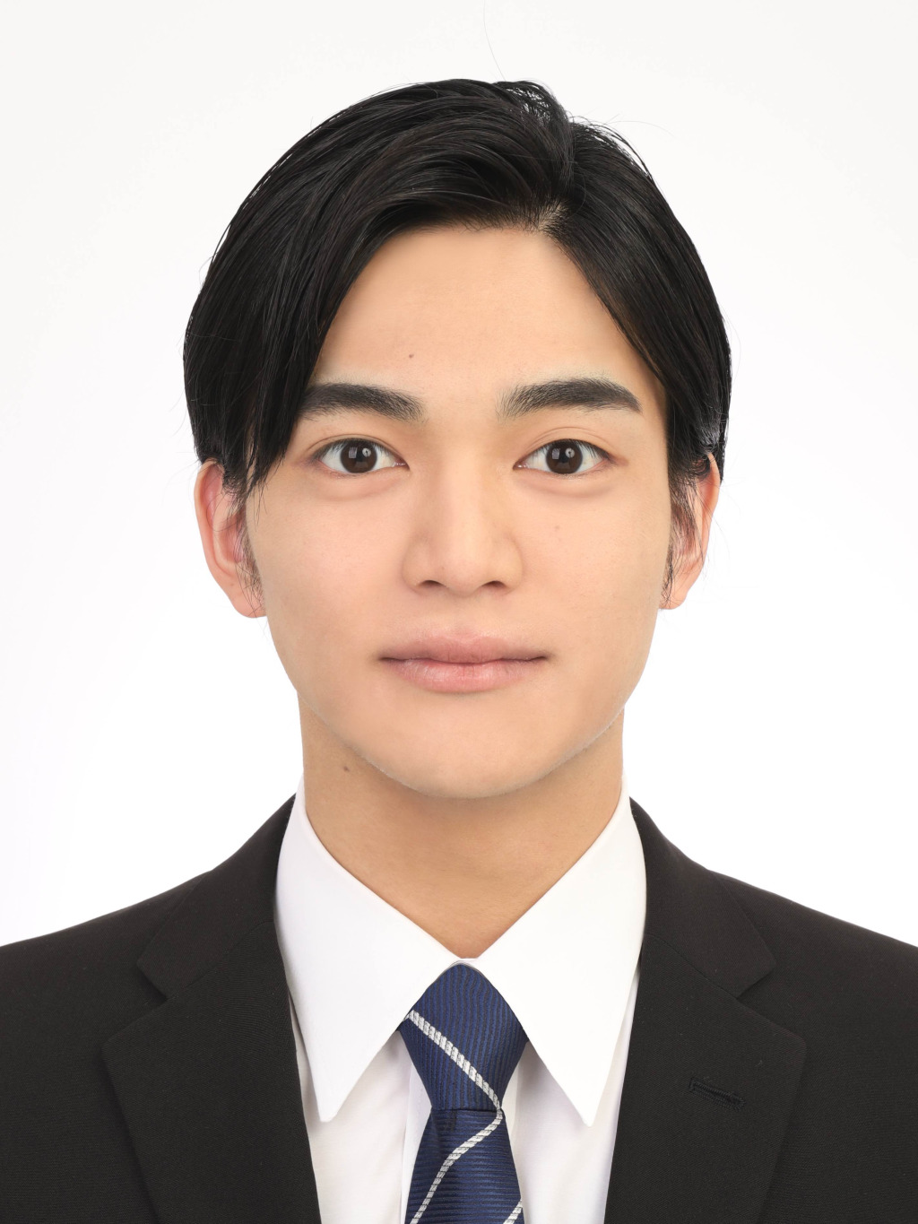 女子就活生のプロがヘアメイクして、撮影指導をした証明写真のアフター