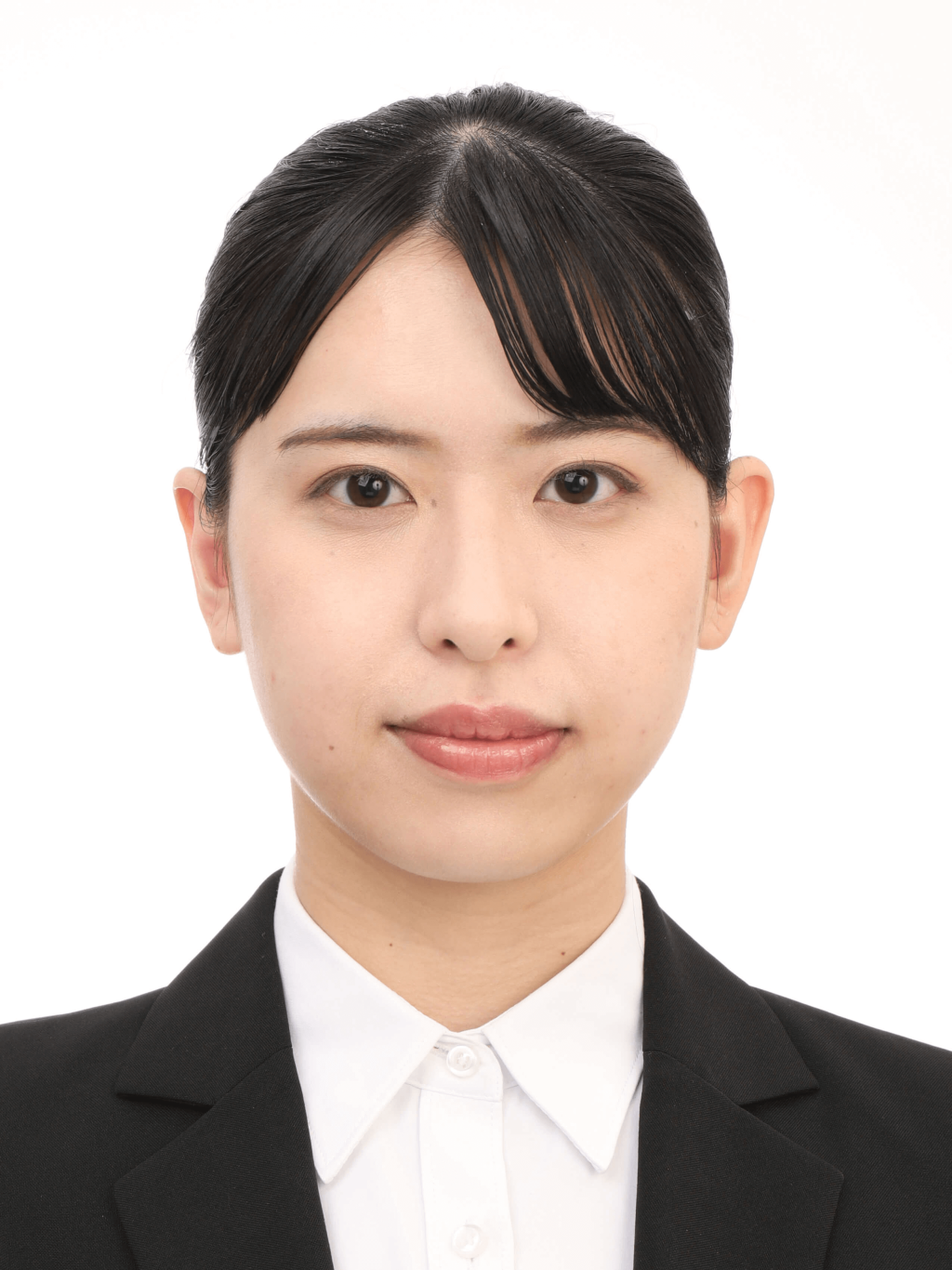 女子就活生の証明写真のビフォー