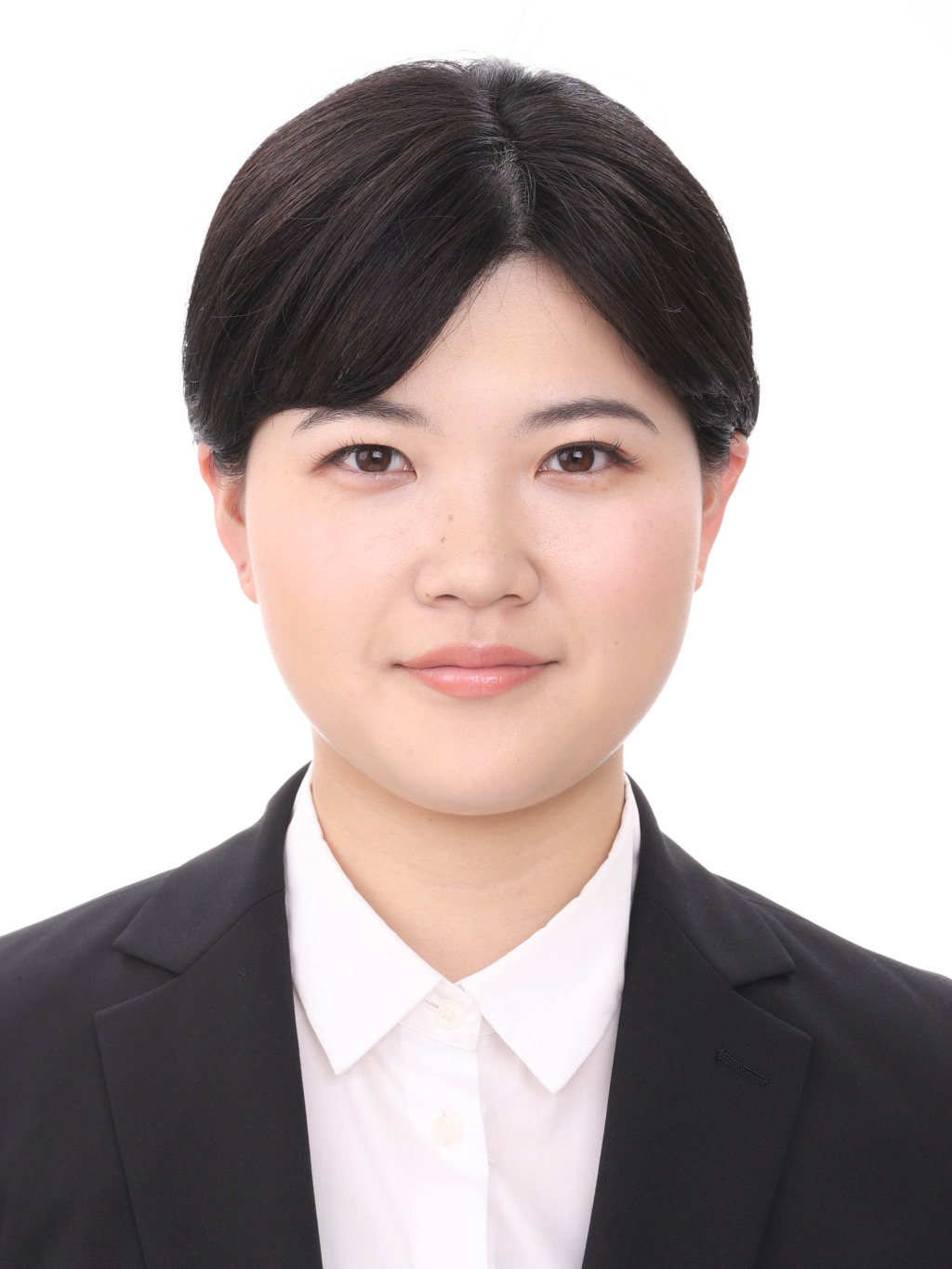 女子就活生の証明写真のビフォー