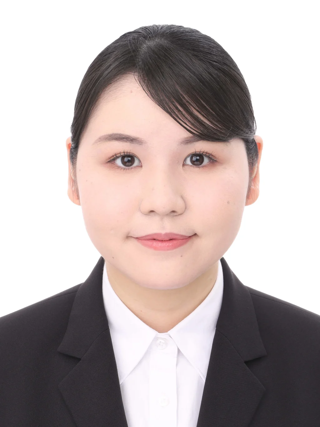 女子就活生の証明写真のビフォー