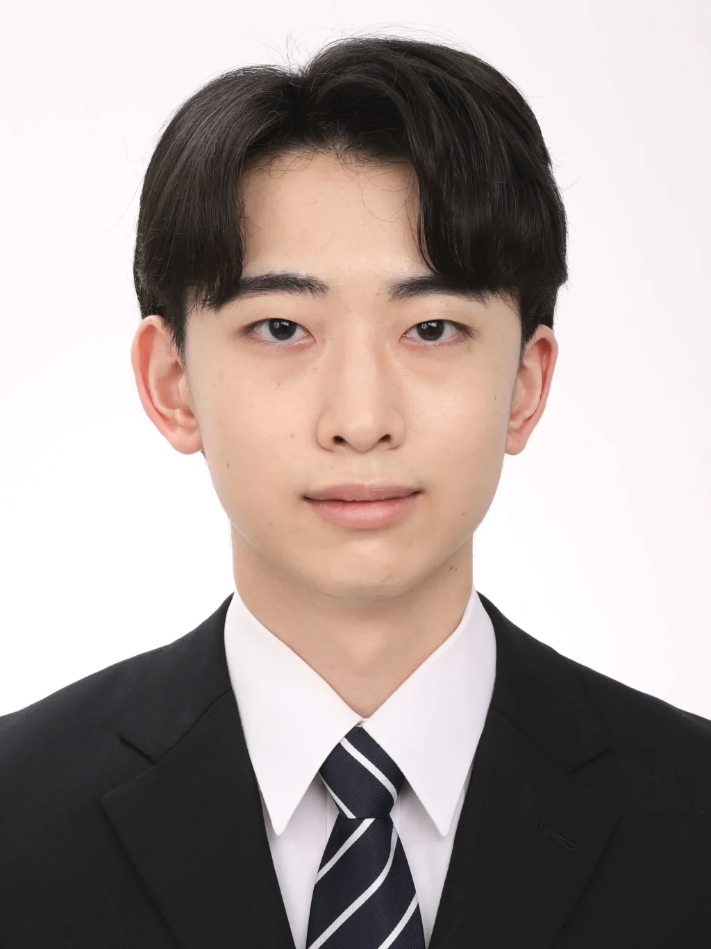 女子就活生の証明写真のビフォー