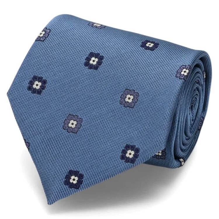 転職の証明写真は「ネクタイ」必須？選び方・結び方を詳しく解説1