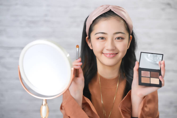 就活写真に適した「アイメイク」とは？手順やおすすめアイテムを紹介2