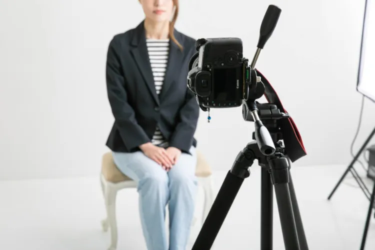 「一般事務」への転職で有利になる証明写真の撮り方｜服装や髪型は？3