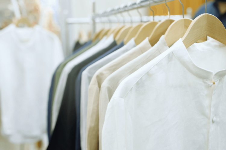 転職の証明写真で「ブラウス」を着てもOK！選び方やNG例も紹介3