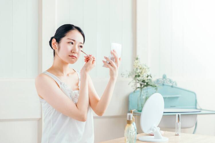 就活写真に適した「アイメイク」とは？手順やおすすめアイテムを紹介5