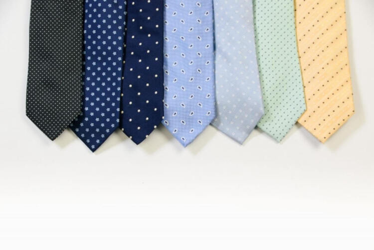 転職の証明写真は「ネクタイ」必須？選び方・結び方を詳しく解説6