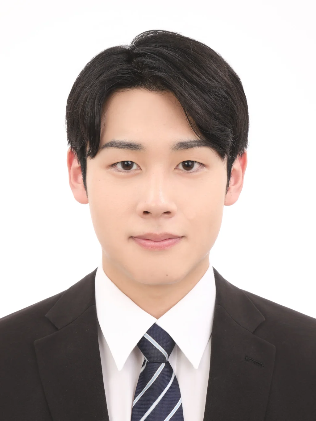 女子就活生のプロがヘアメイクして、撮影指導をした証明写真のアフター