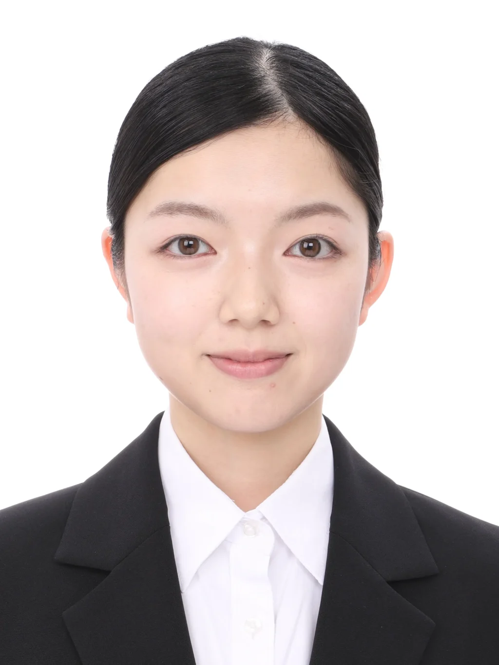 女子就活生の証明写真のビフォー