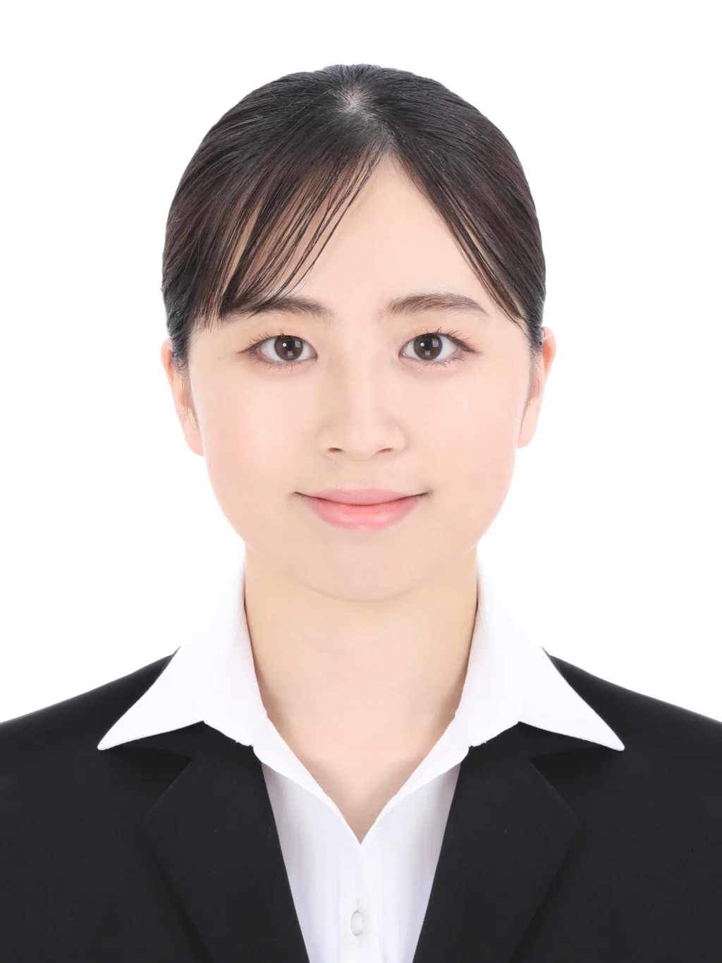 女子就活生のプロがヘアメイクして、撮影指導をした証明写真のアフター