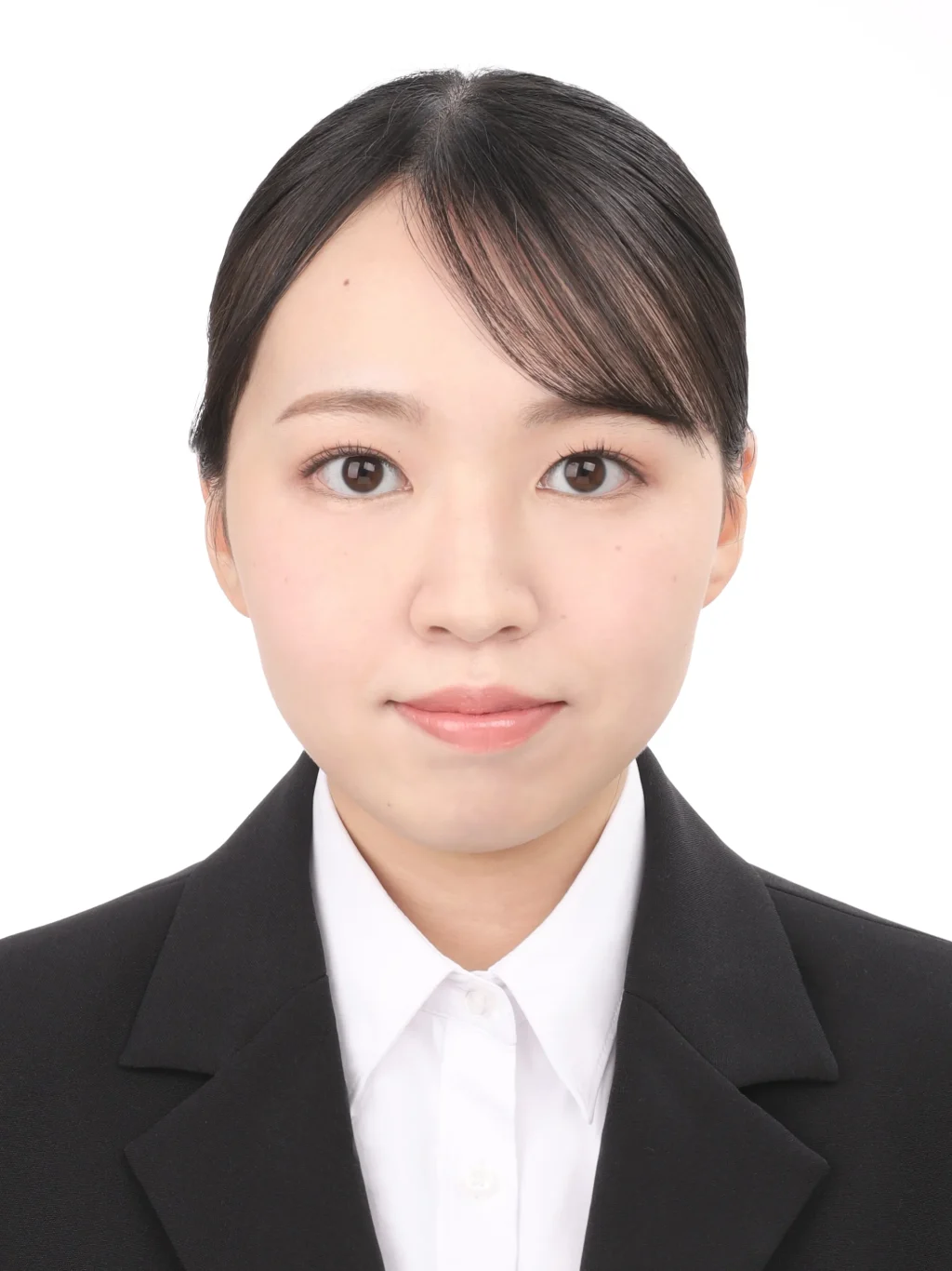 女子就活生のプロがヘアメイクして、撮影指導をした証明写真のアフター