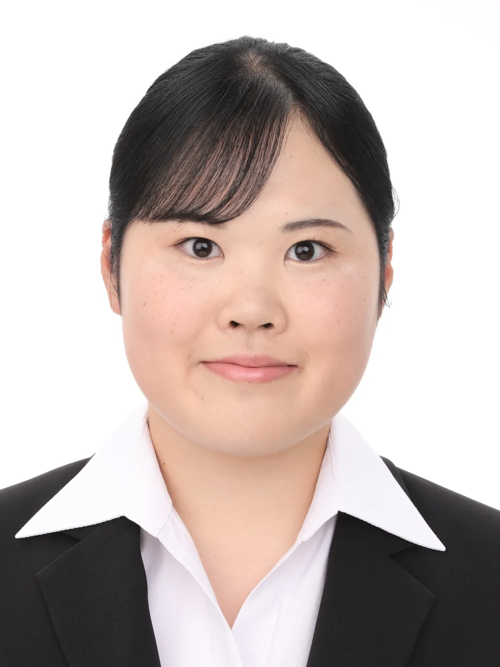 女子就活生の証明写真のビフォー