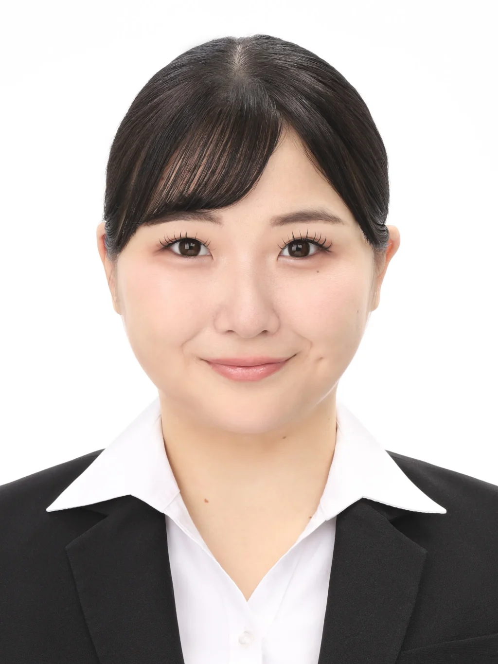 女子就活生のプロがヘアメイクして、撮影指導をした証明写真のアフター