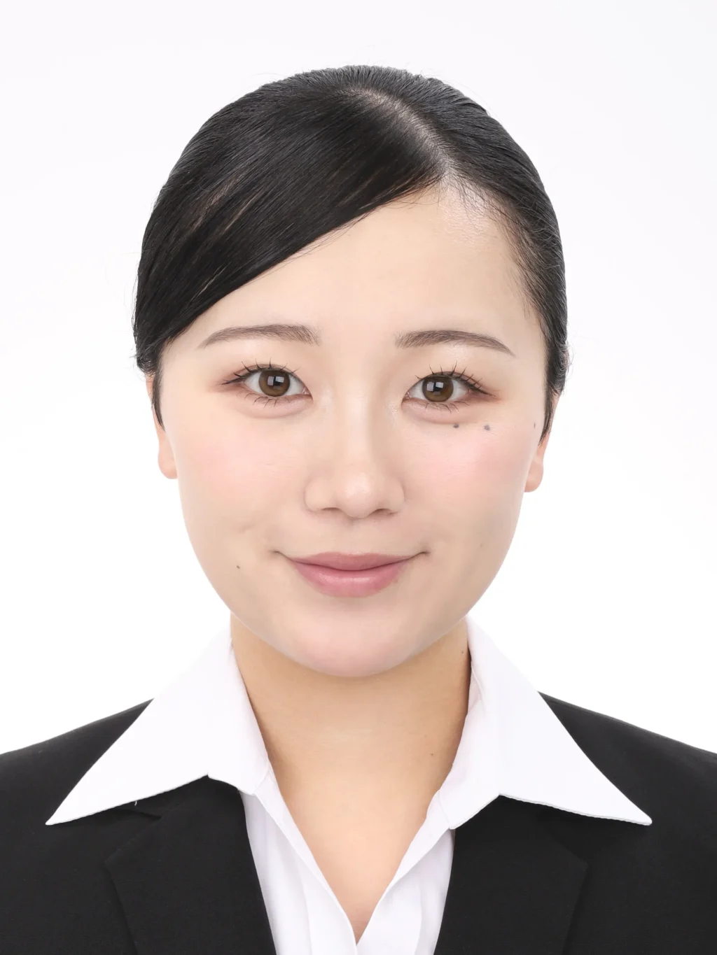 女子就活生のプロがヘアメイクして、撮影指導をした証明写真のアフター